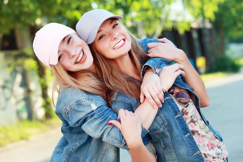 10 Subtle Signs of a Toxic Friendship You’re Overlooking