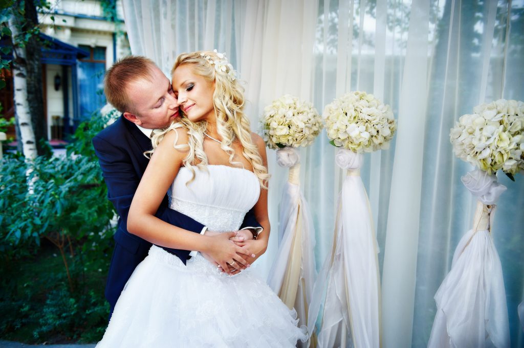 How to Have a Stunning Wedding for Under K: 8 Tips You’ll Love