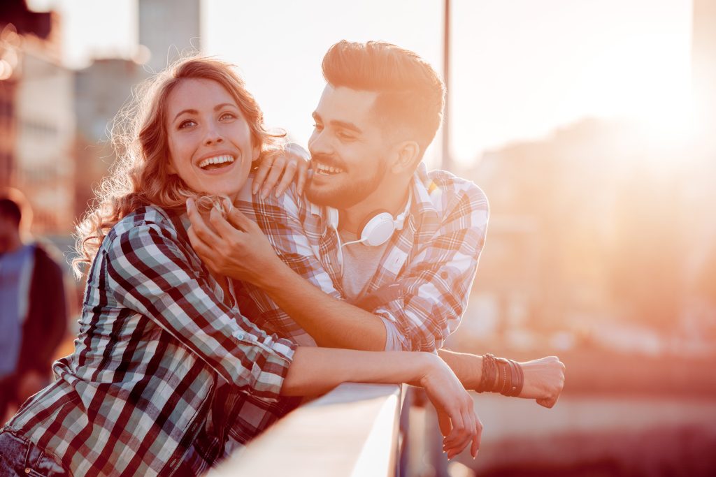 10 Little Emotional Habits That Keep Happy Couples Connected